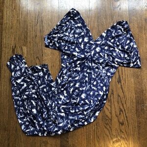 3/$10 Elegant Navy White Hawaiian Leaf Print V-Neck Stretch Draping Maxi Dress